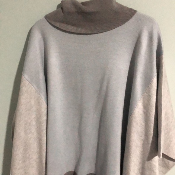 Ivanka Trump XS/S Oversized Knit Colorblock Turtleneck Women’s Poncho Sweater - Picture 2 of 5